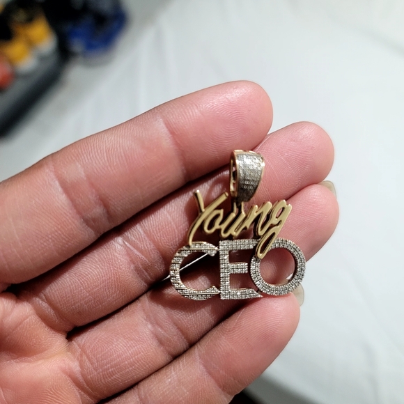 10k gold pendant with real diamonds - Picture 2 of 7